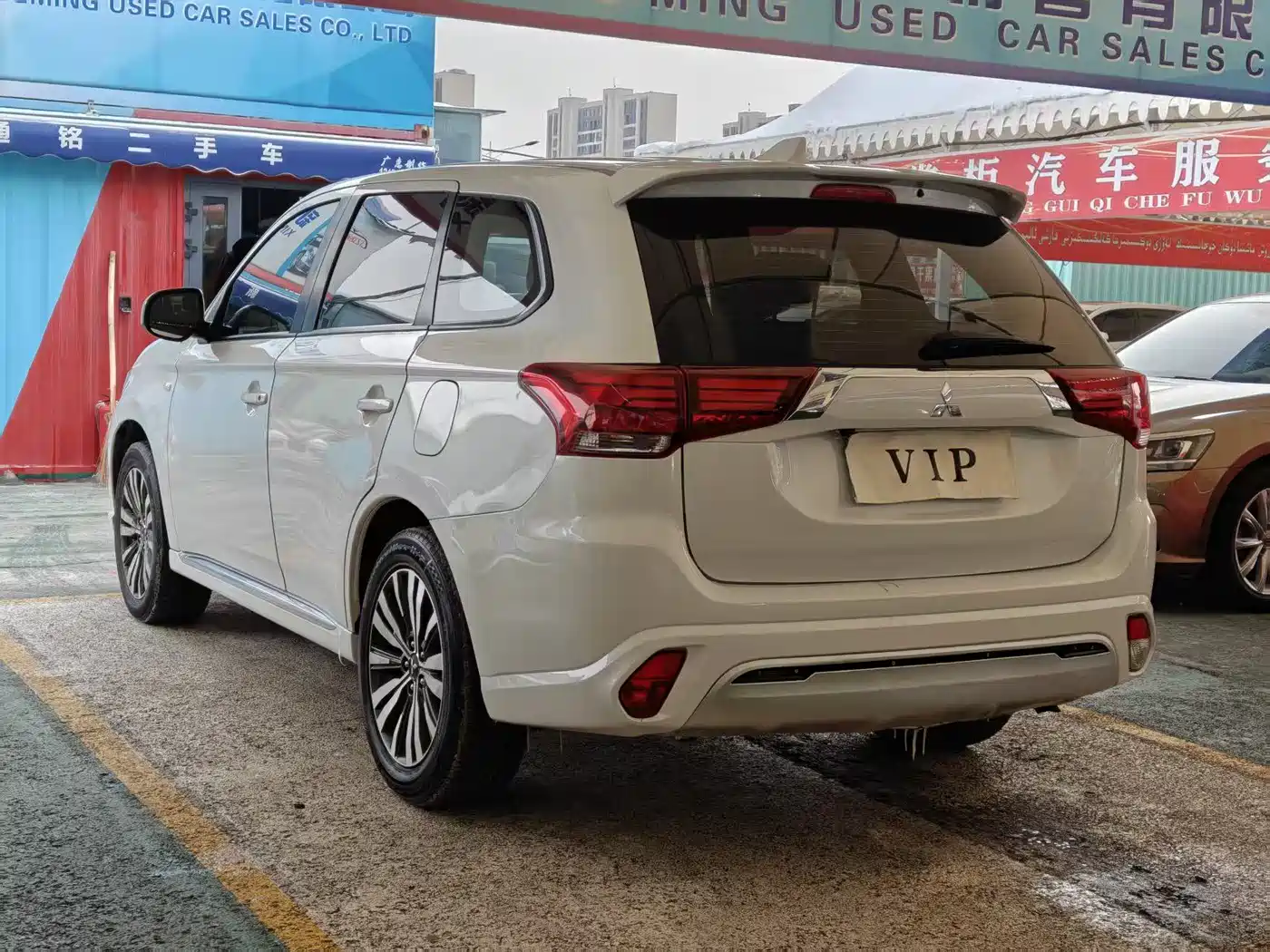 MITSUBISHI OUTLANDER