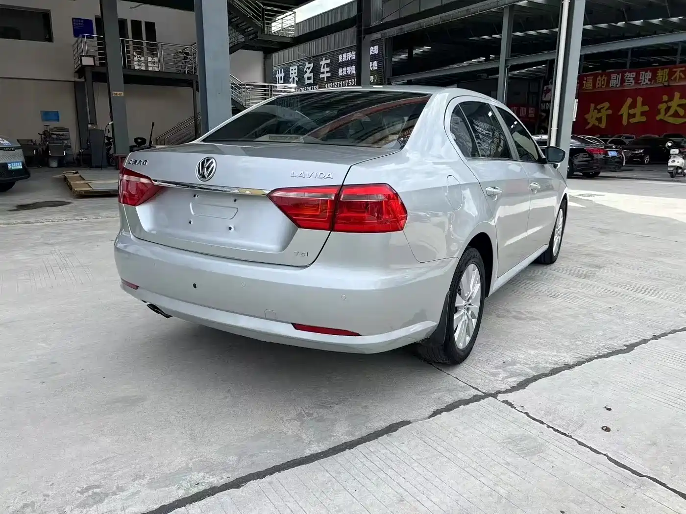 Volkswagen Lavida 2013 Facelift 1.4TSI DSG Luxury фото 4