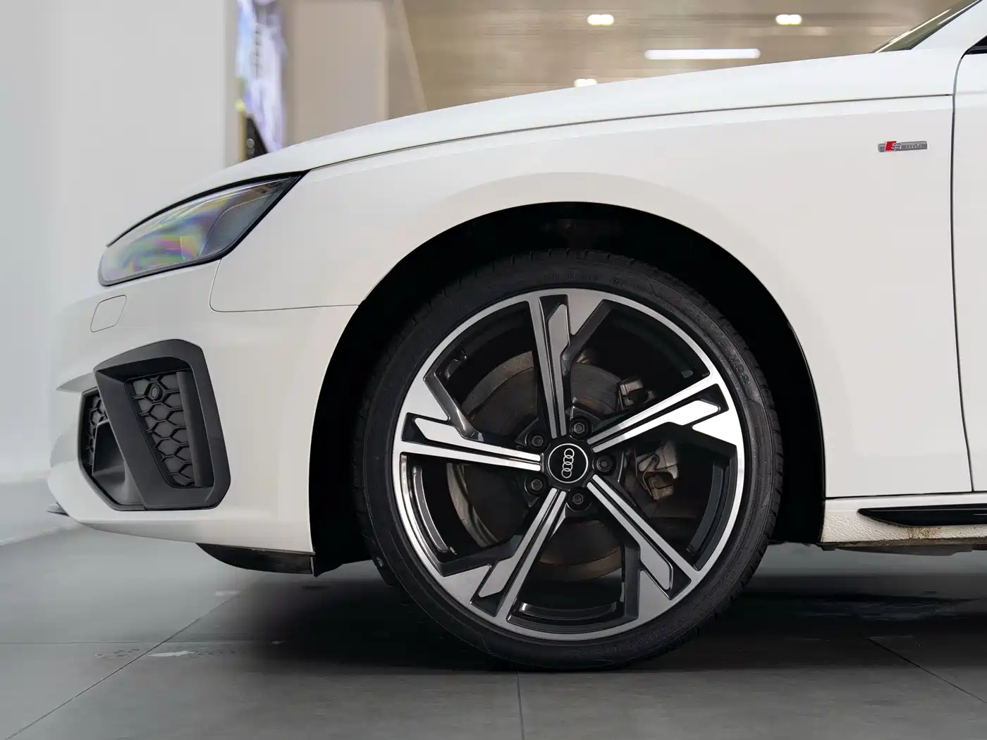 Фото 7 - Audi A4L