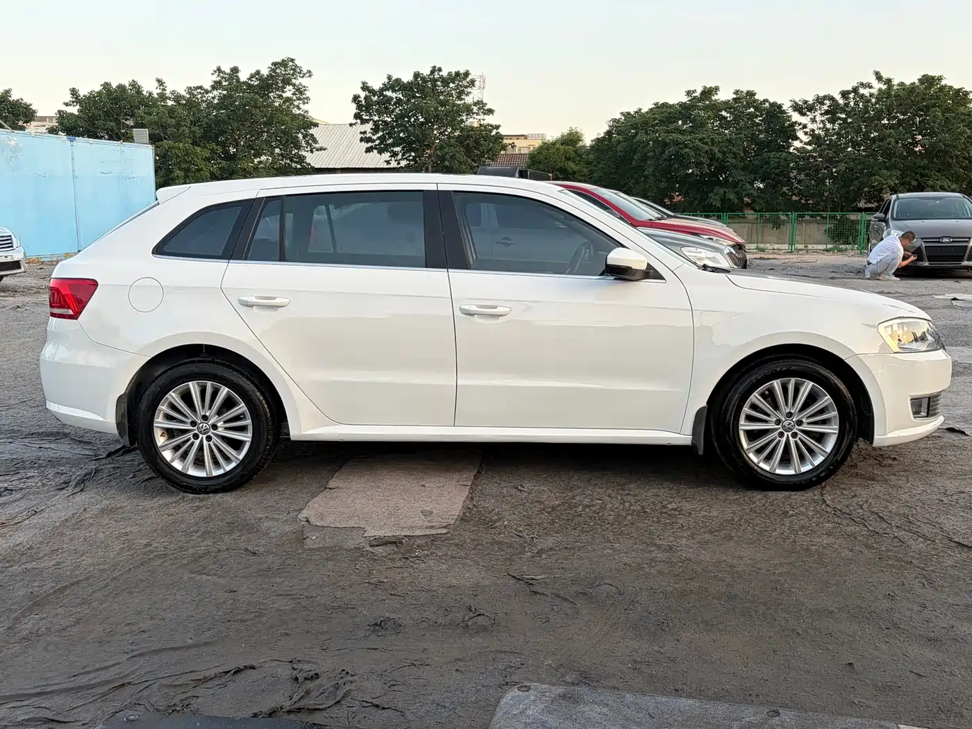 Volkswagen Lavida Tour 2013 1.6L Manual Comfort фото 4