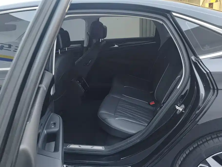 Volkswagen Passat 2022 330TSI Luxury Edition фото 11