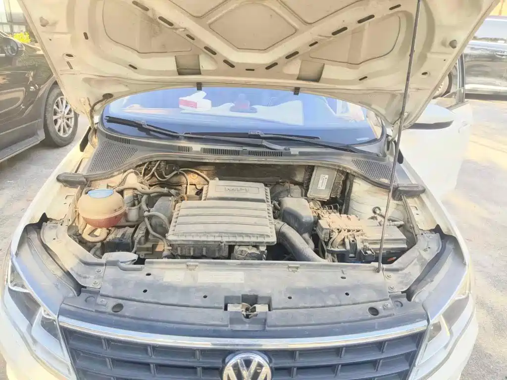 Фото 9 - Volkswagen Jetta
