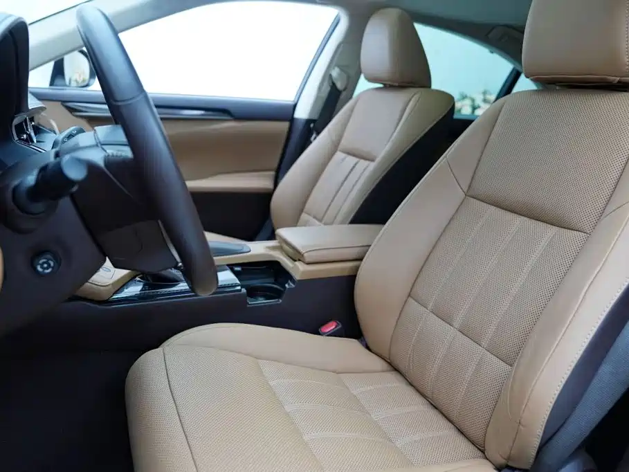 Фото 9 - Lexus ES