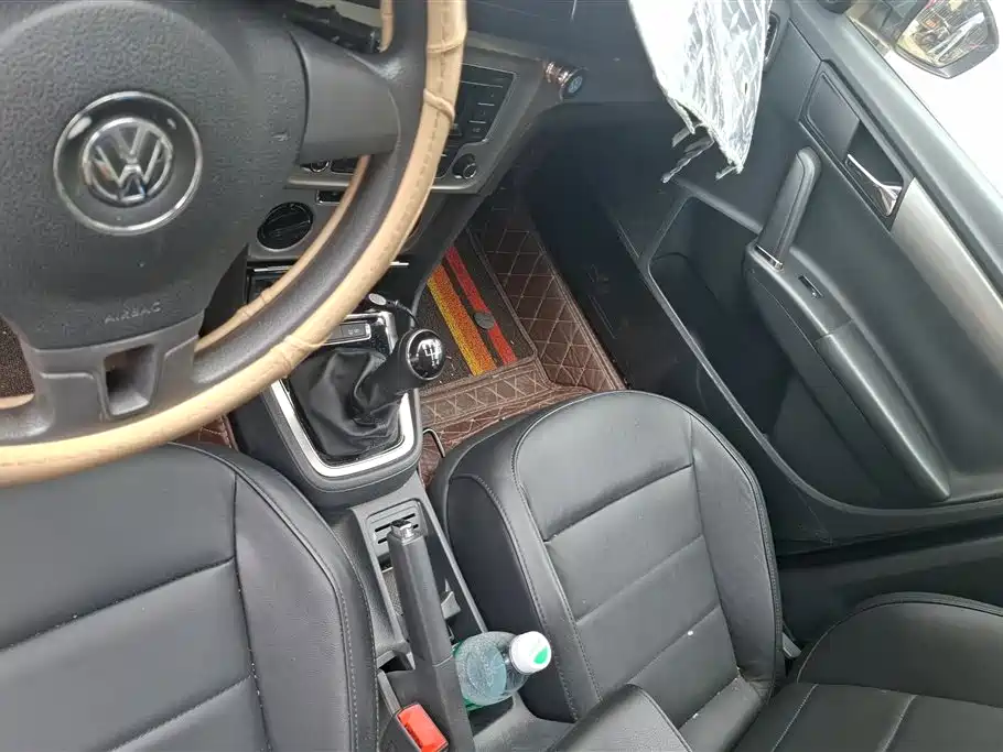Volkswagen Lavida 2013 Facelift Classic 1.6L Manual Comfort фото 16