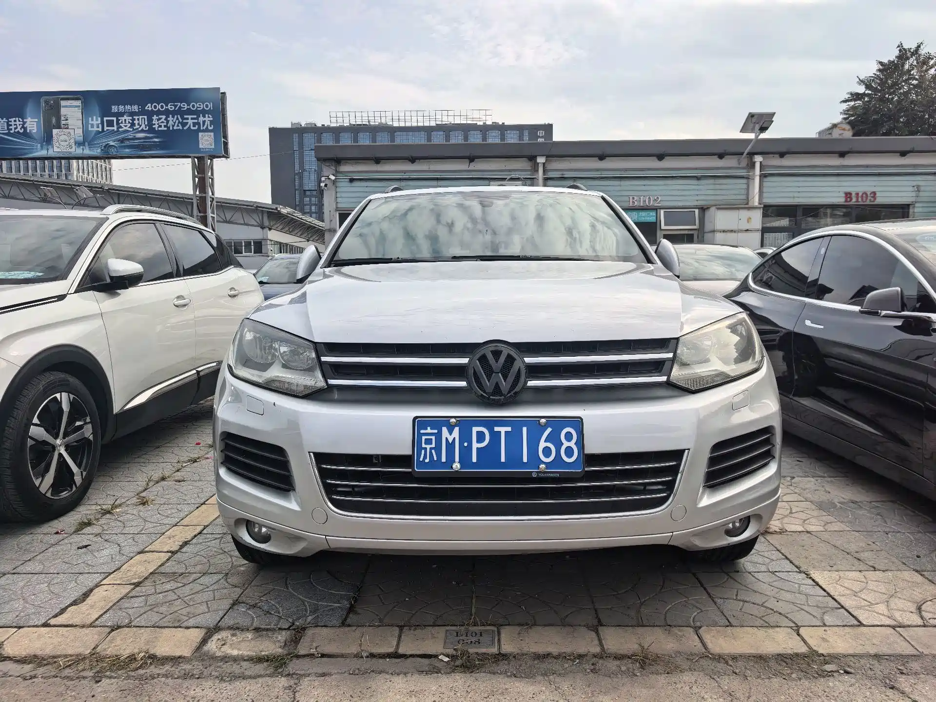 Фото 2 - Volkswagen Touareg