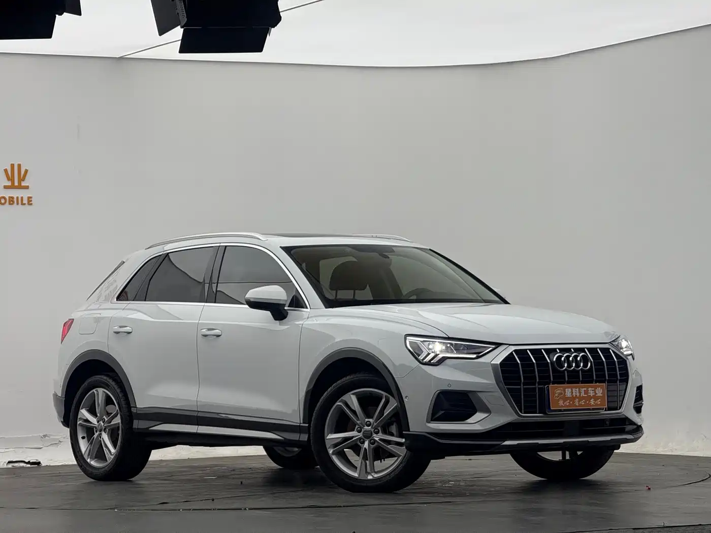 AUDI Q3