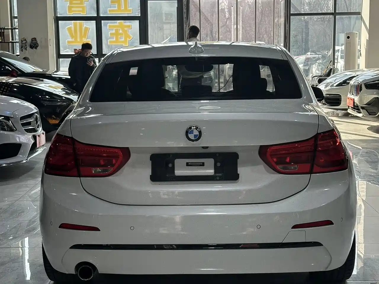BMW 1 Series 2018 118i Sport Edition фото 8