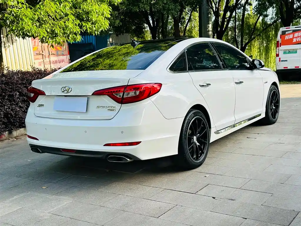 Hyundai Sonata 2015 1.6T GLS Smart фото 8