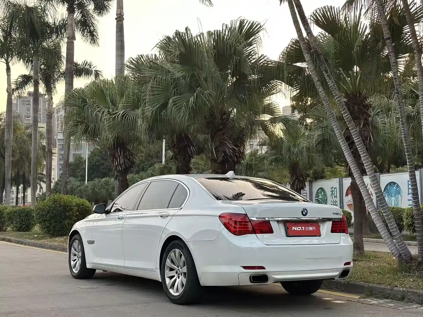 BMW 7 Series 2009 740Li Luxury фото 8
