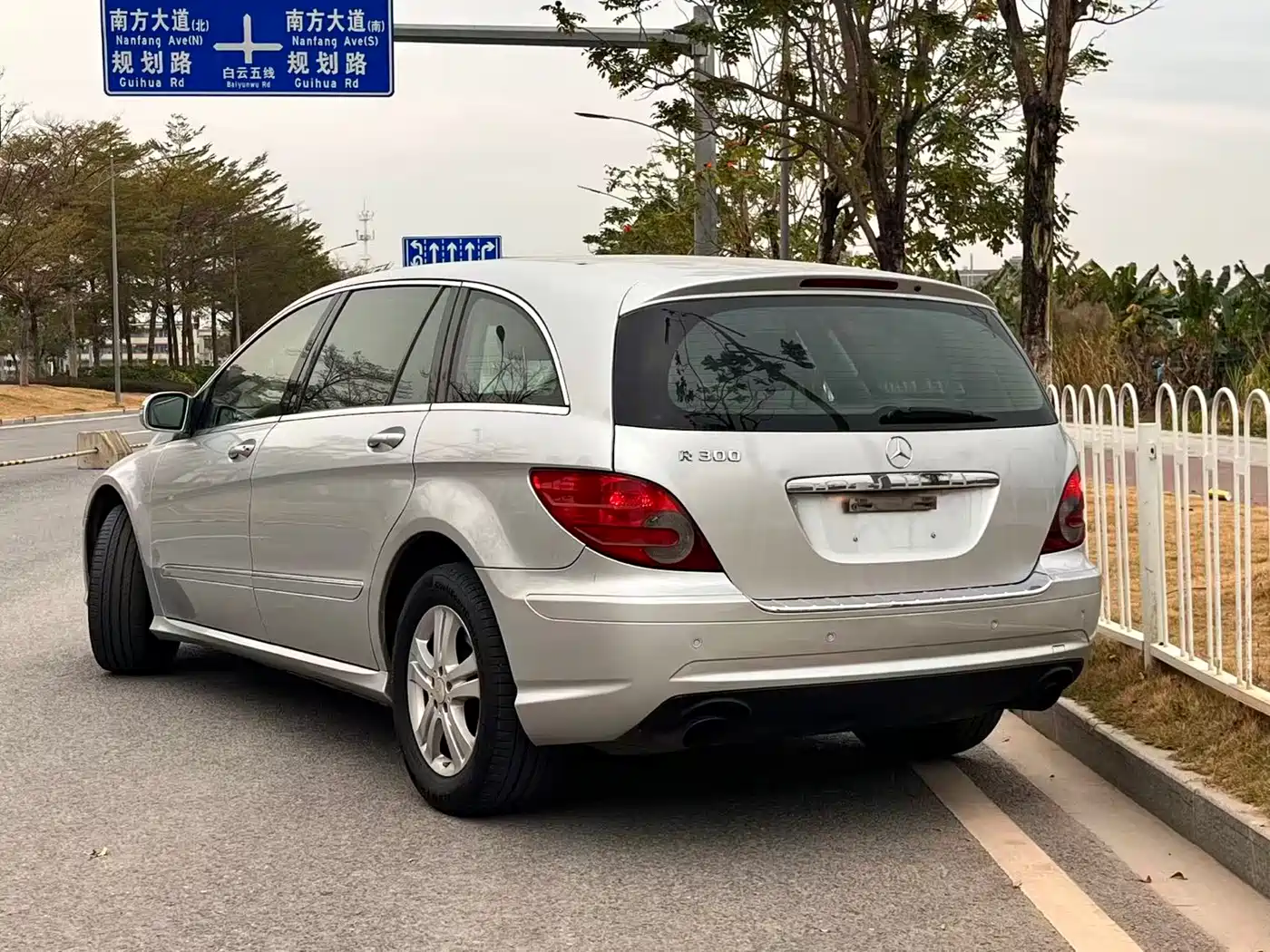 Mercedes-Benz R-Class 2009 Model R 300 L Business Version фото 5