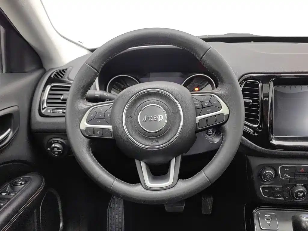 Фото 11 - Jeep Compass