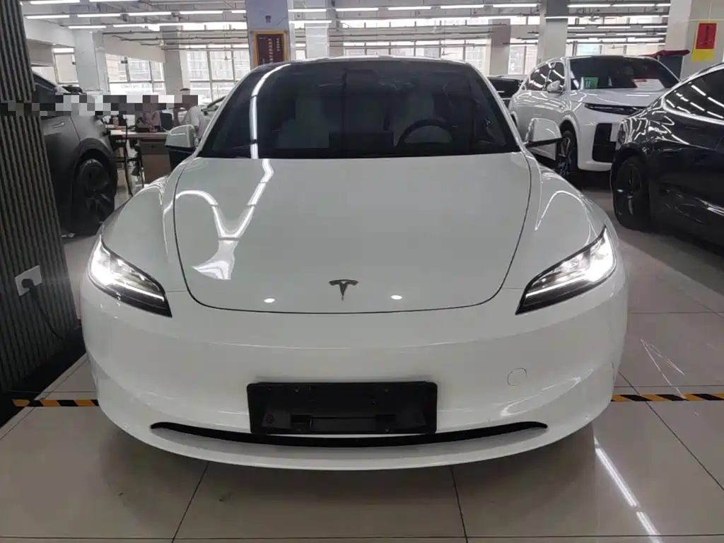 Фото 3 - Tesla Model 3
