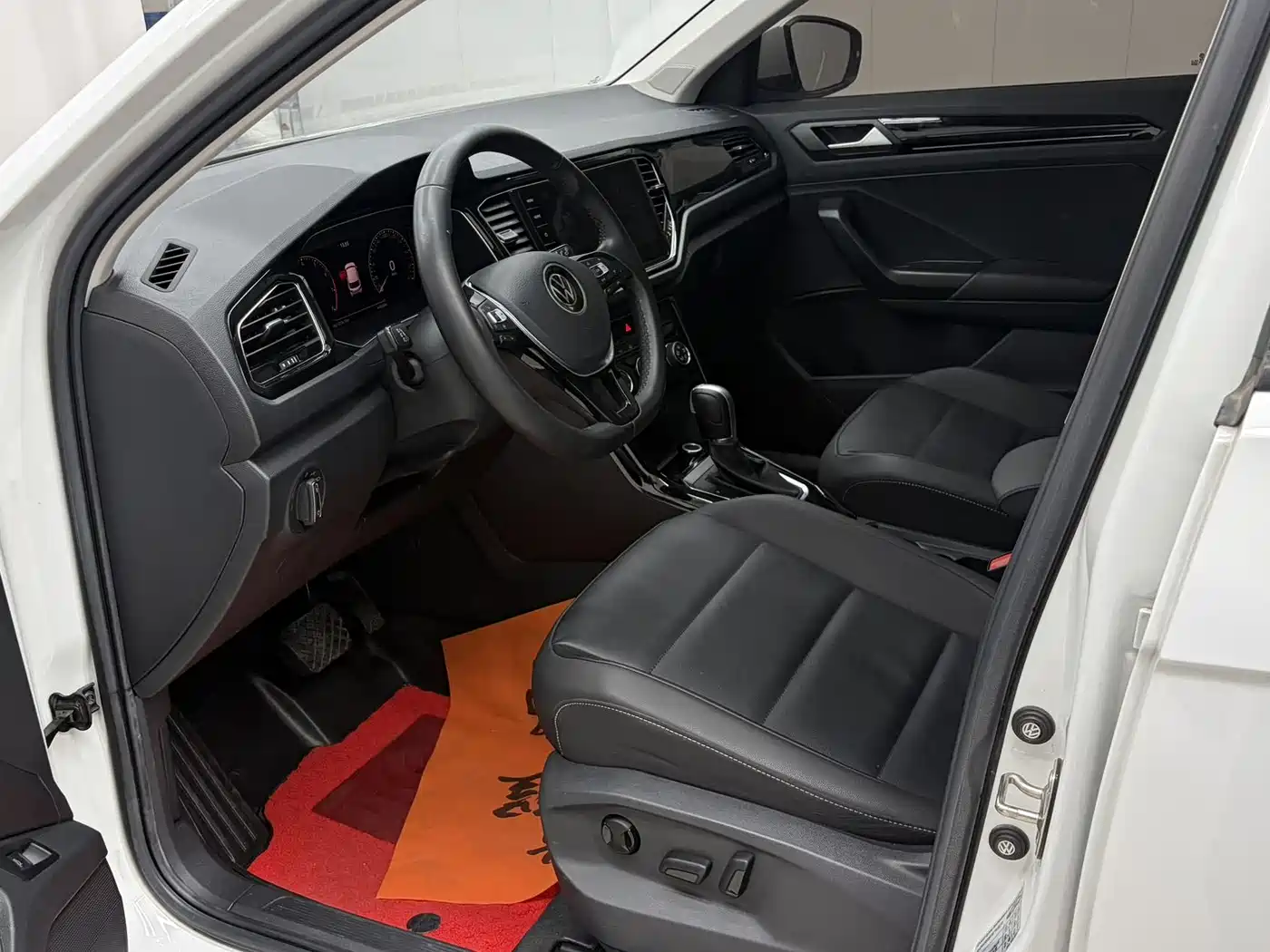 Volkswagen T-ROC 2022 280TSI DSG 2WD Comfort PLUS фото 8