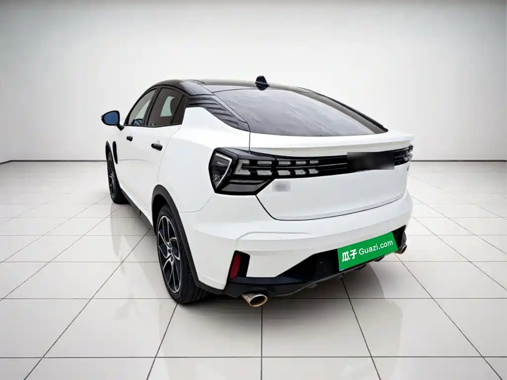 Фото 5 - Lynk & Co 05