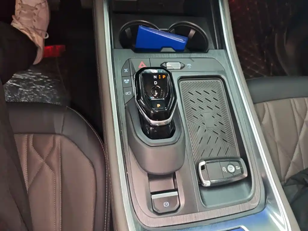 Фото 14 - Ford Edge
