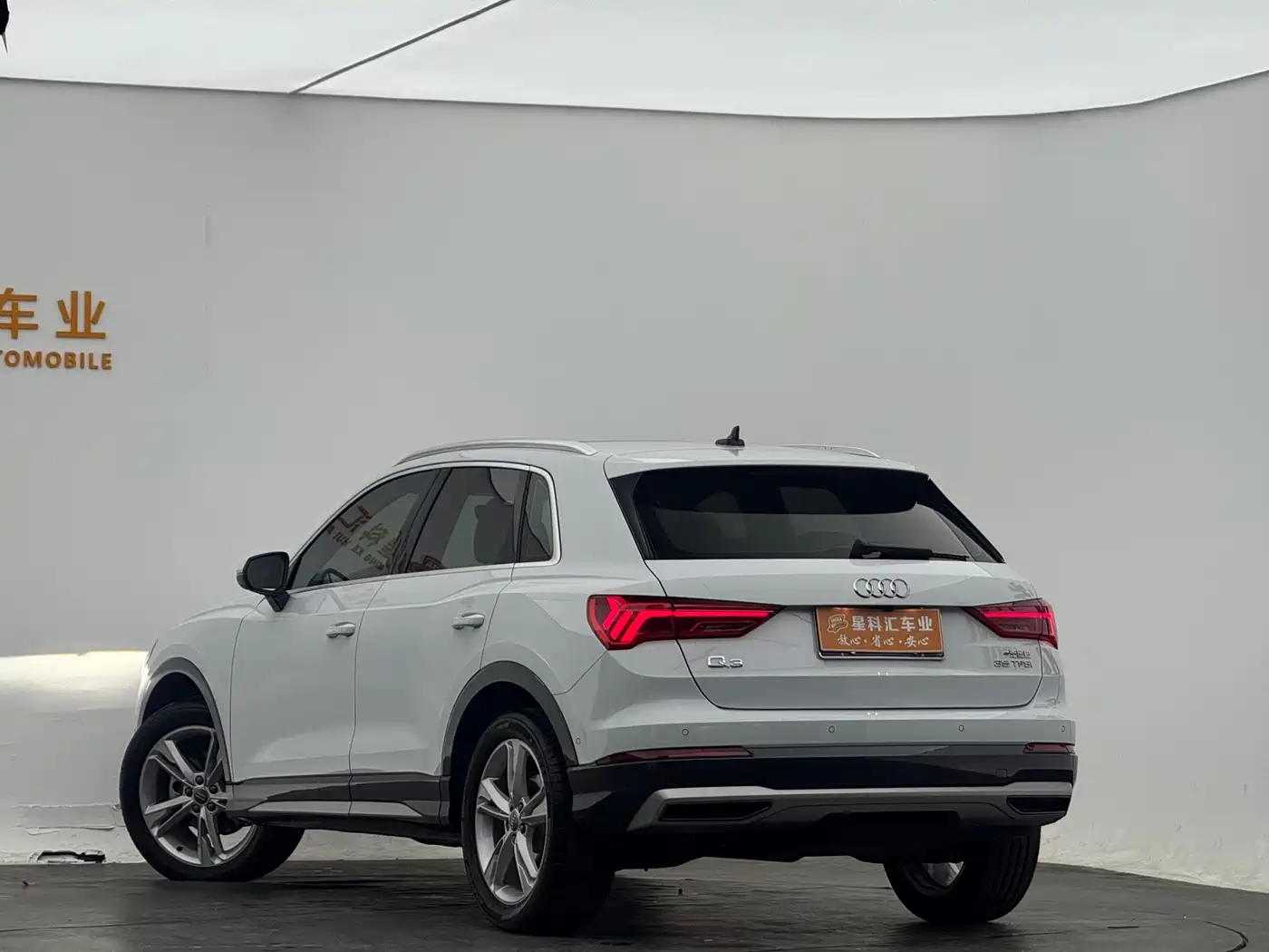 AUDI Q3