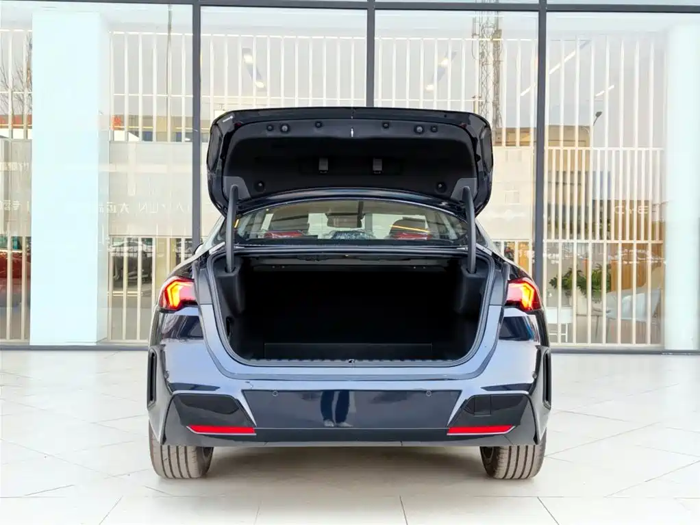 صورة 8 - BMW 2 Series