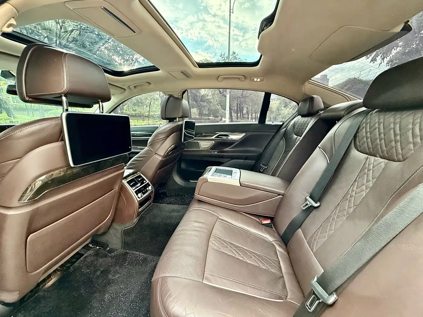 BMW 7 Series 2016 740Li Leading Edition фото 6