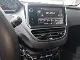 Photo 13 - Peugeot 2008