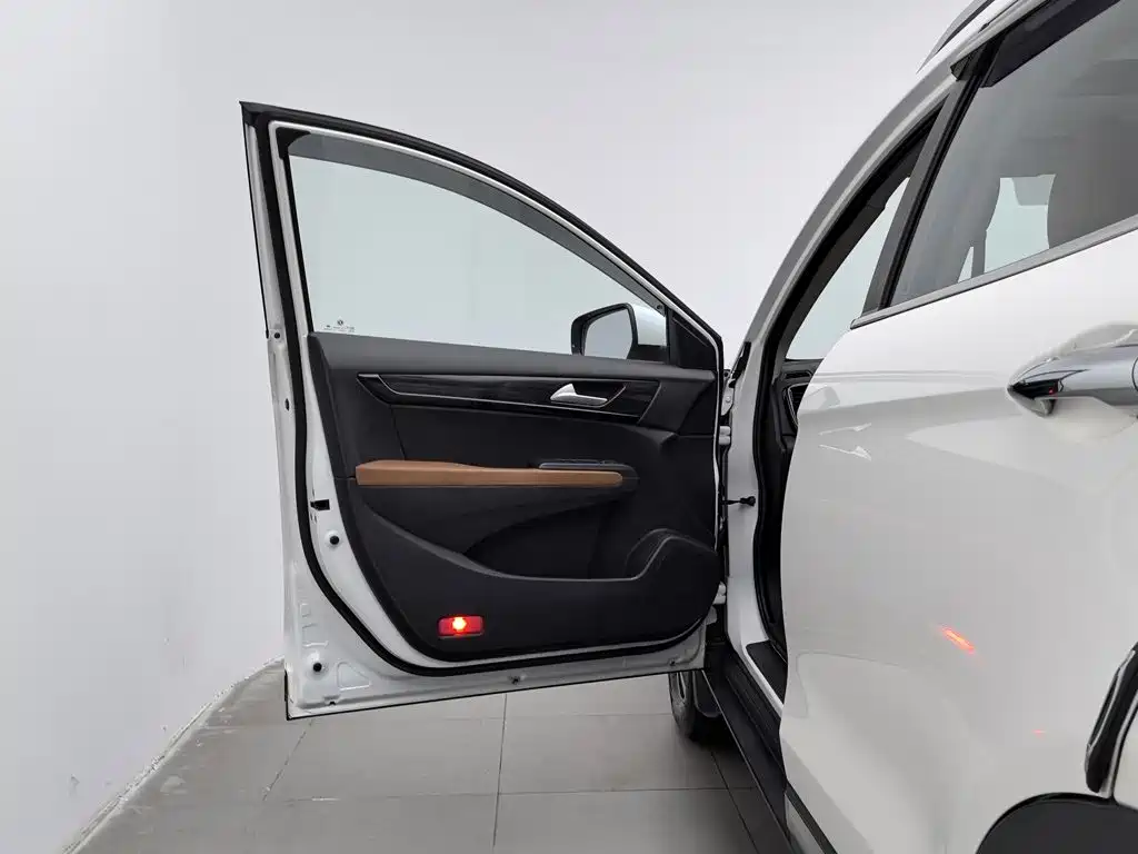 Dongfeng Fengdu MX5 2017 2016 2.0L Automatic Flagship Edition