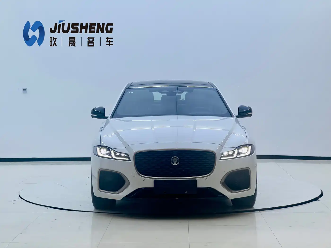 Photo 2 - Jaguar XFL