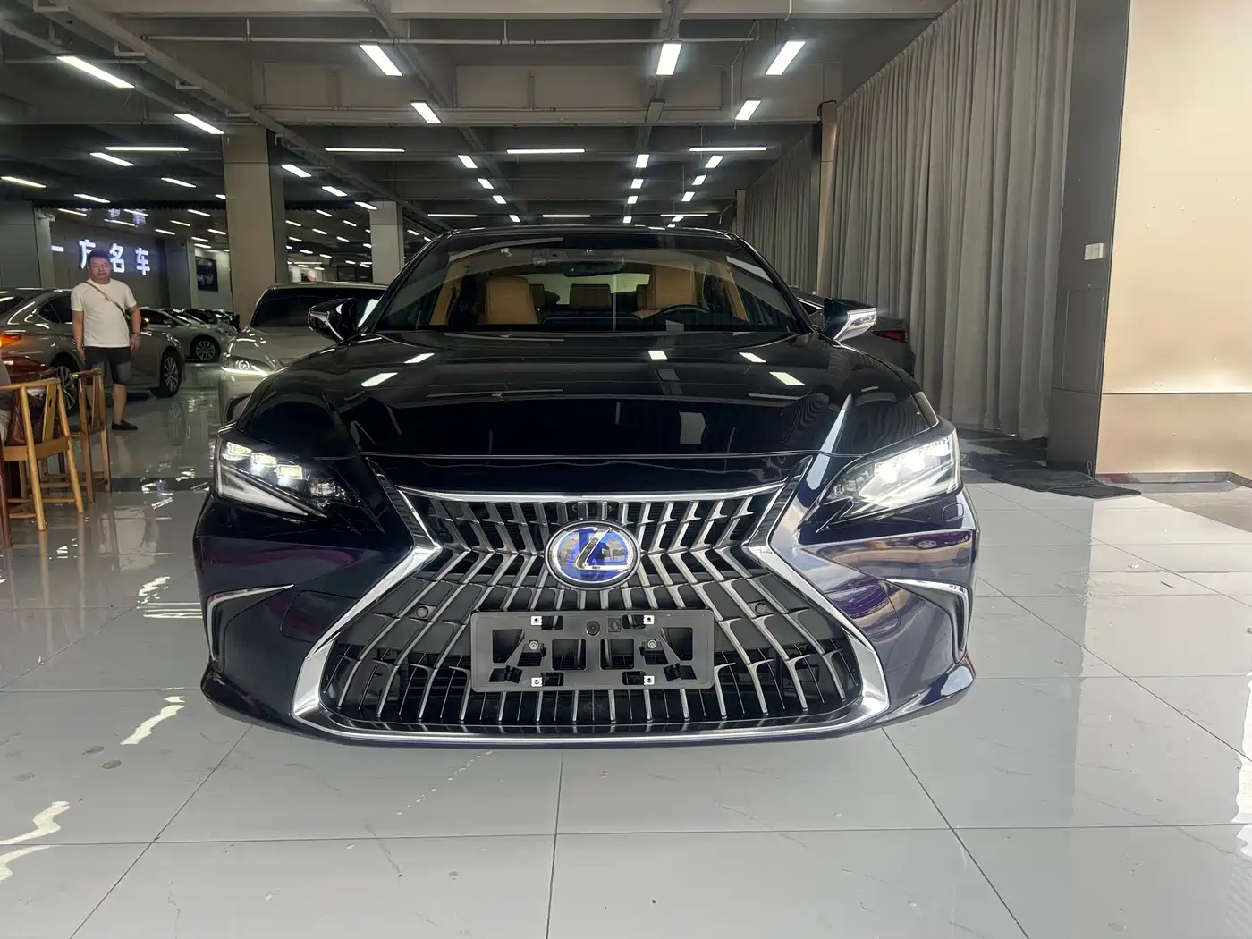 Фото 2 - Lexus ES