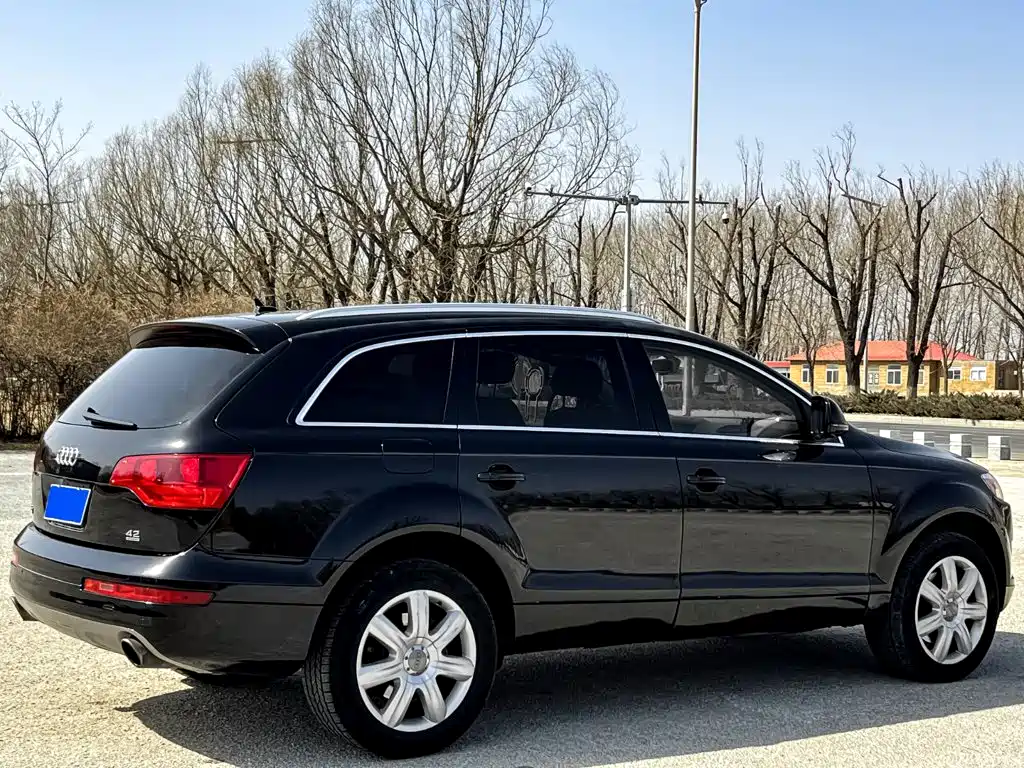 Audi Q7 2009 2010 4.2 FSI quattro Luxury Model