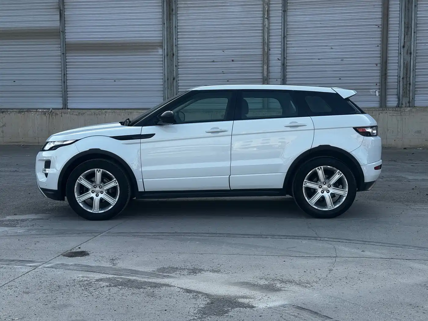 Land Rover Range Rover Evoque 2015 2.0T 5-Door Dynamic Edition фото 4