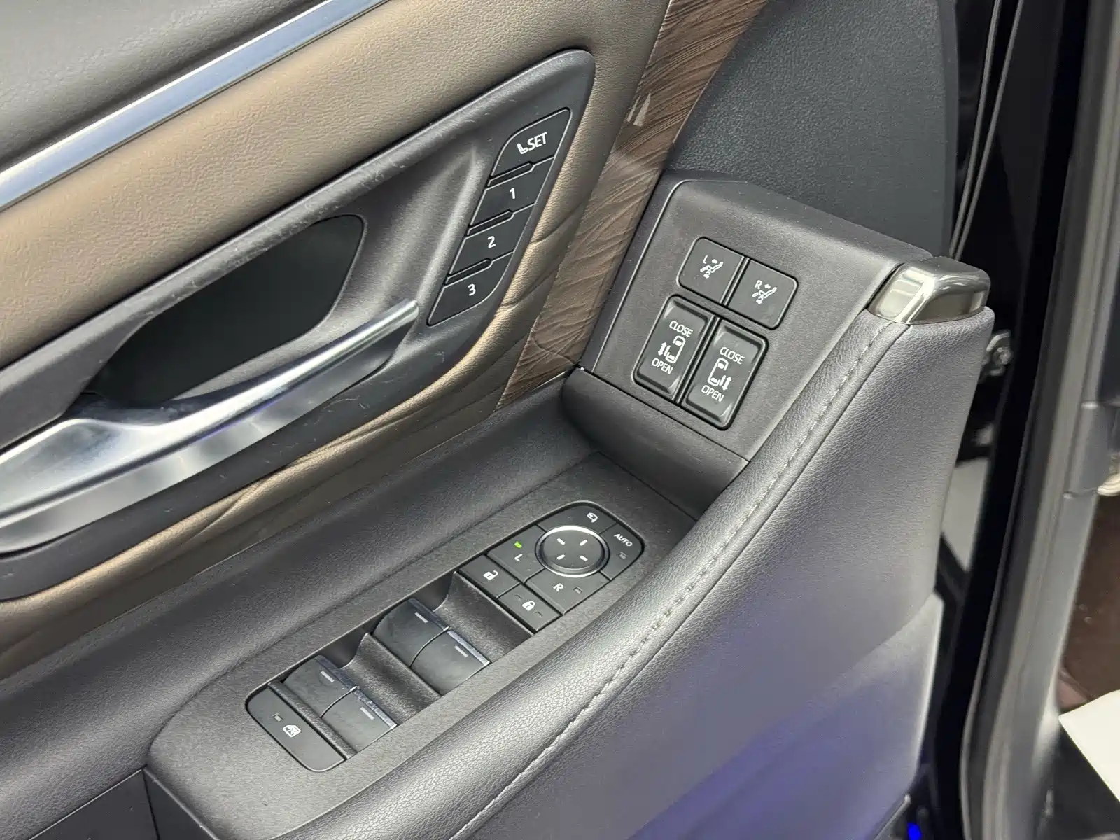 Фото 6 - Toyota Vellfire