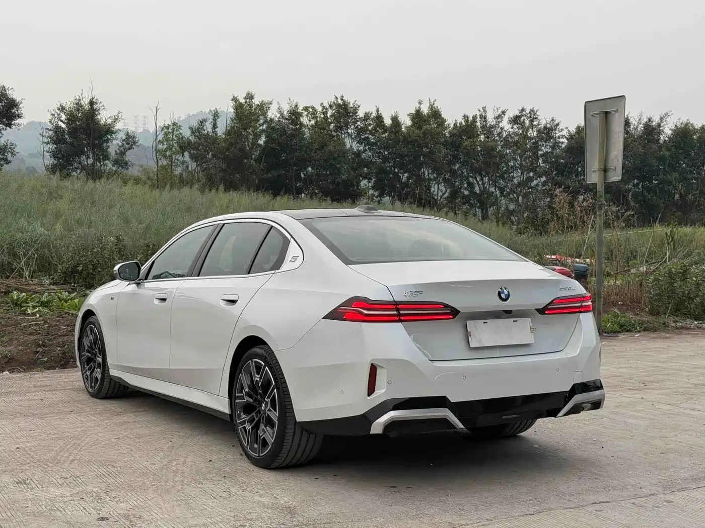 BMW 5 Series 2025 530Li Premium M Sport Package фото 23