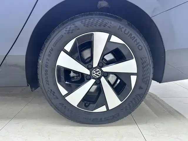 Фото 16 - Volkswagen Magotan