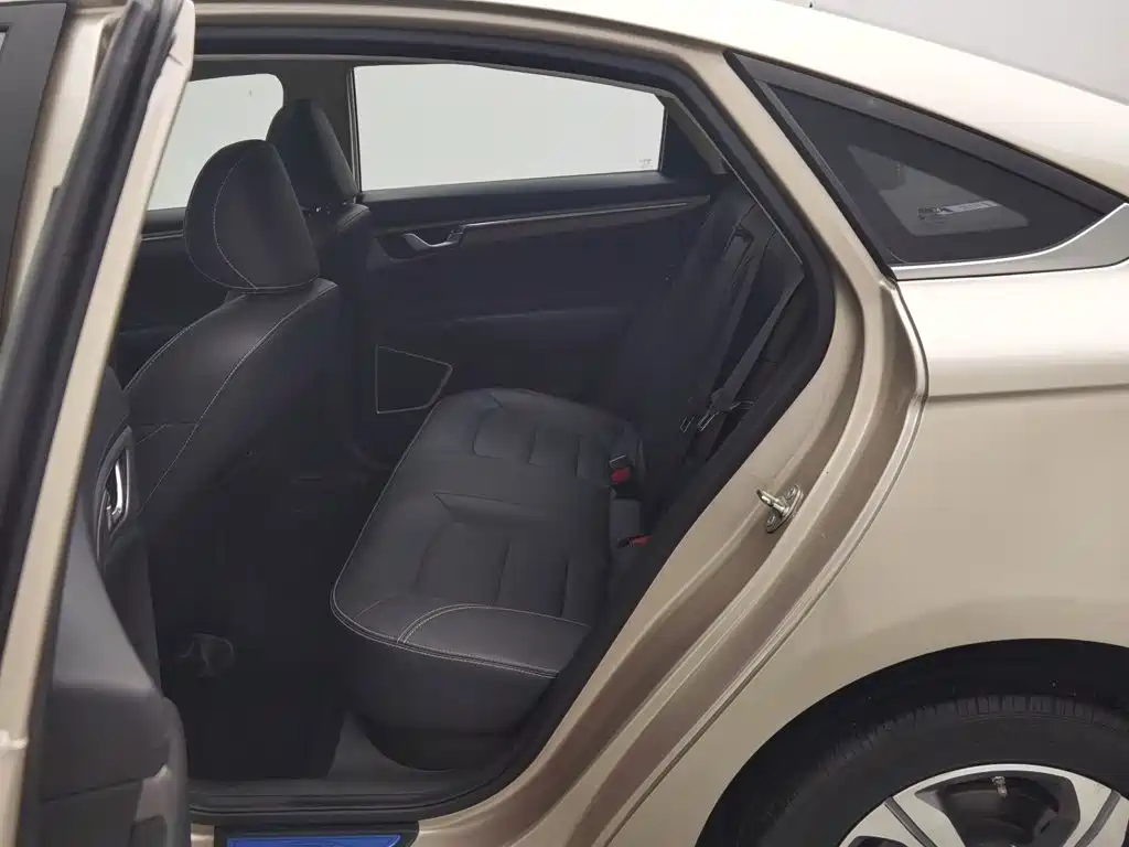 Photo 15 - Geely Emgrand GL
