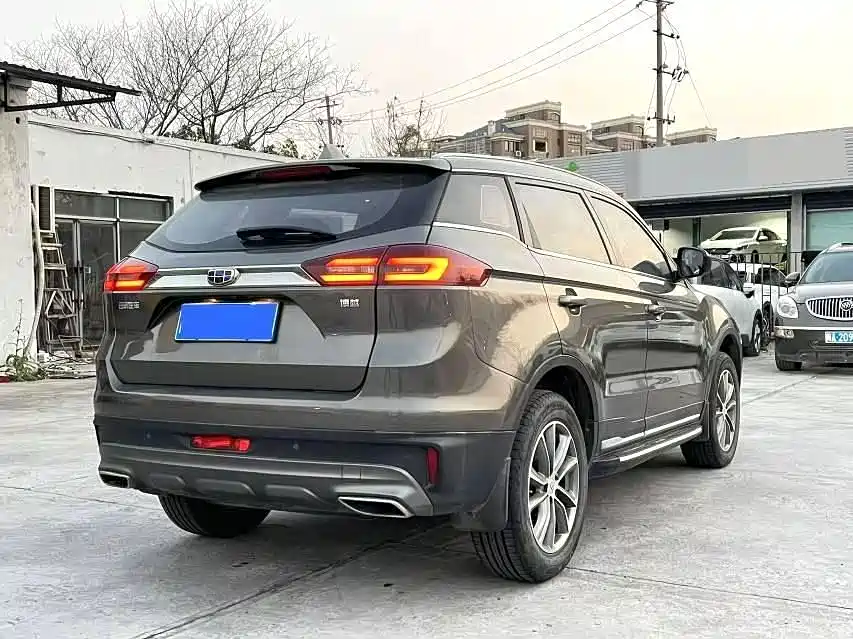 Фото 3 - Geely Atlas