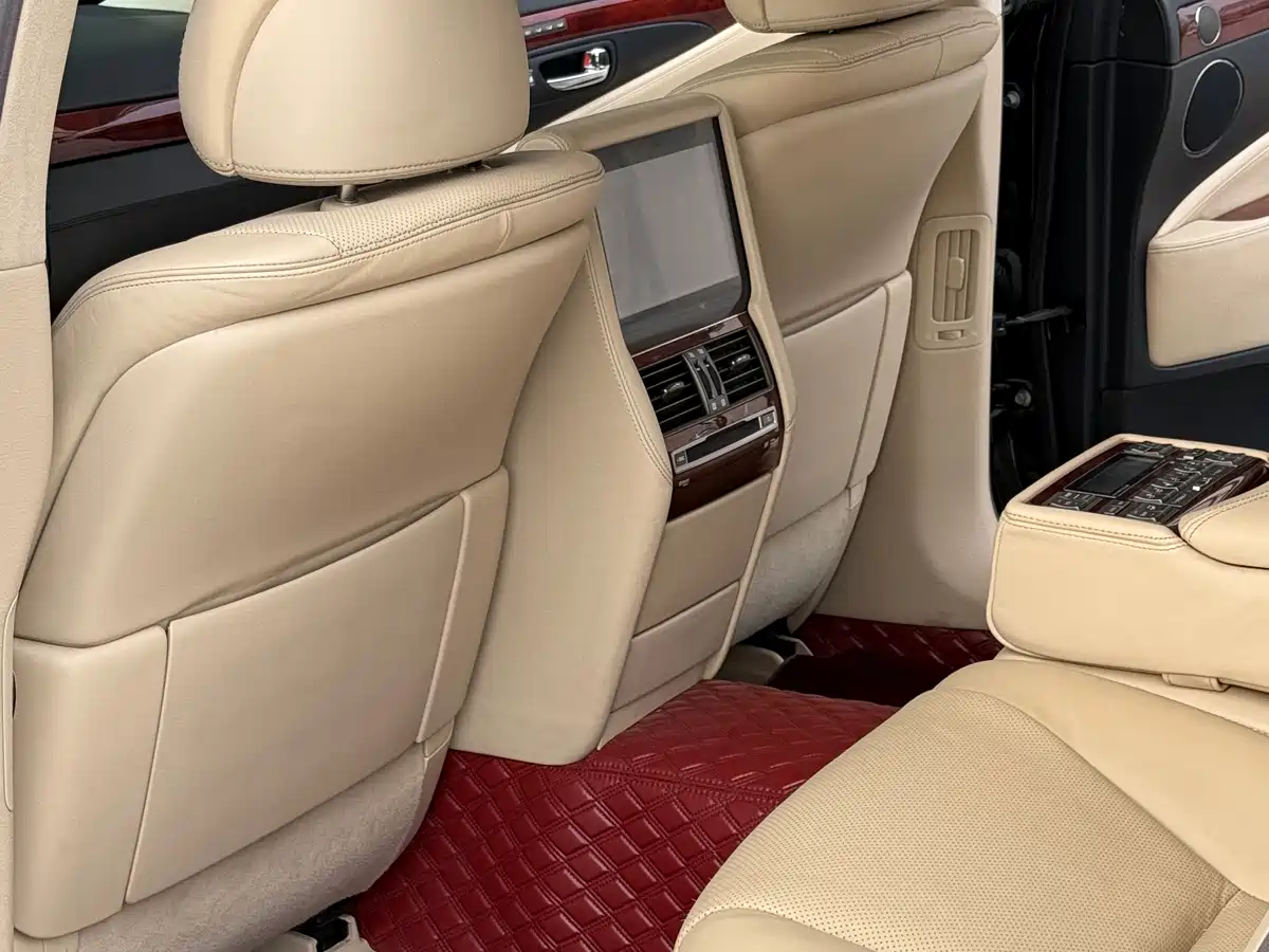 Lexus LS 2010 600hL фото 20