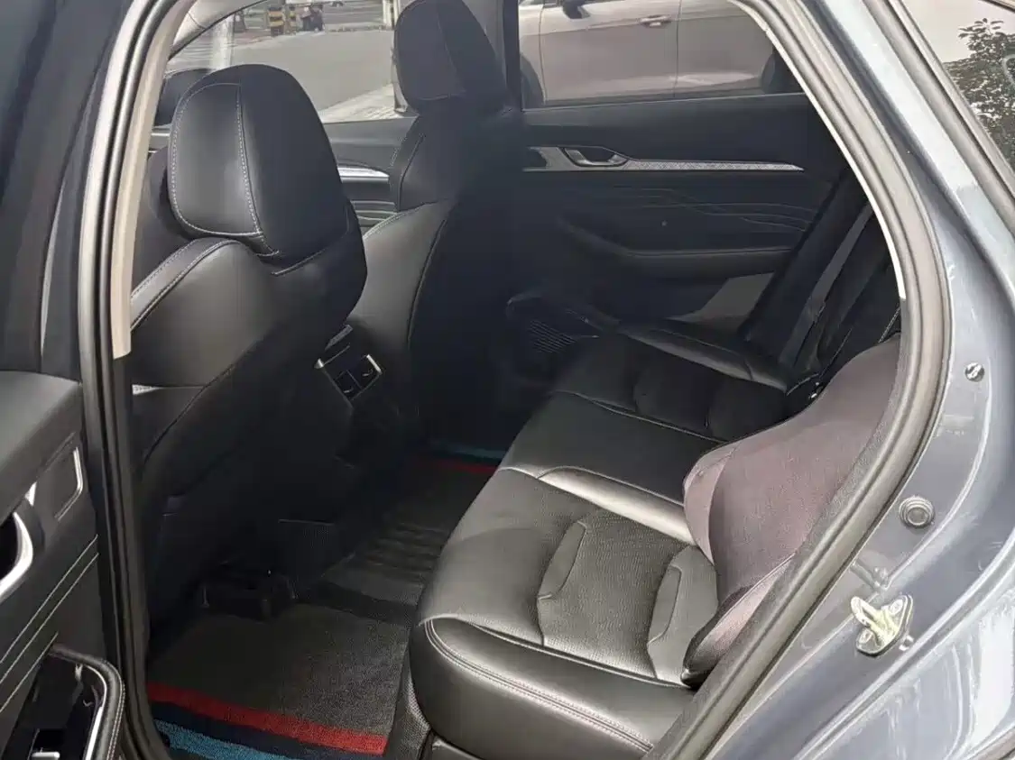 Фото 6 - Geely Preface