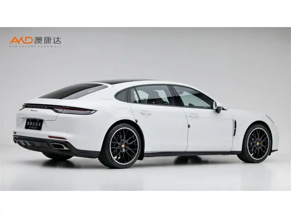 Фото 3 - Porsche Panamera