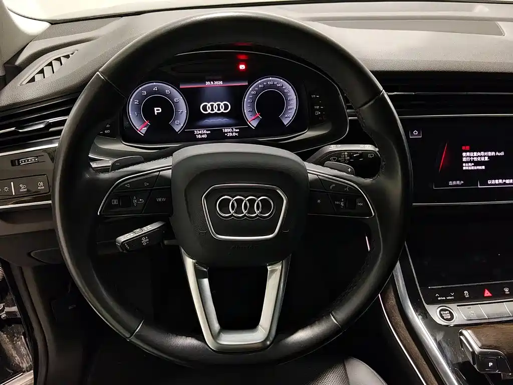 Фото 12 - Audi Q8