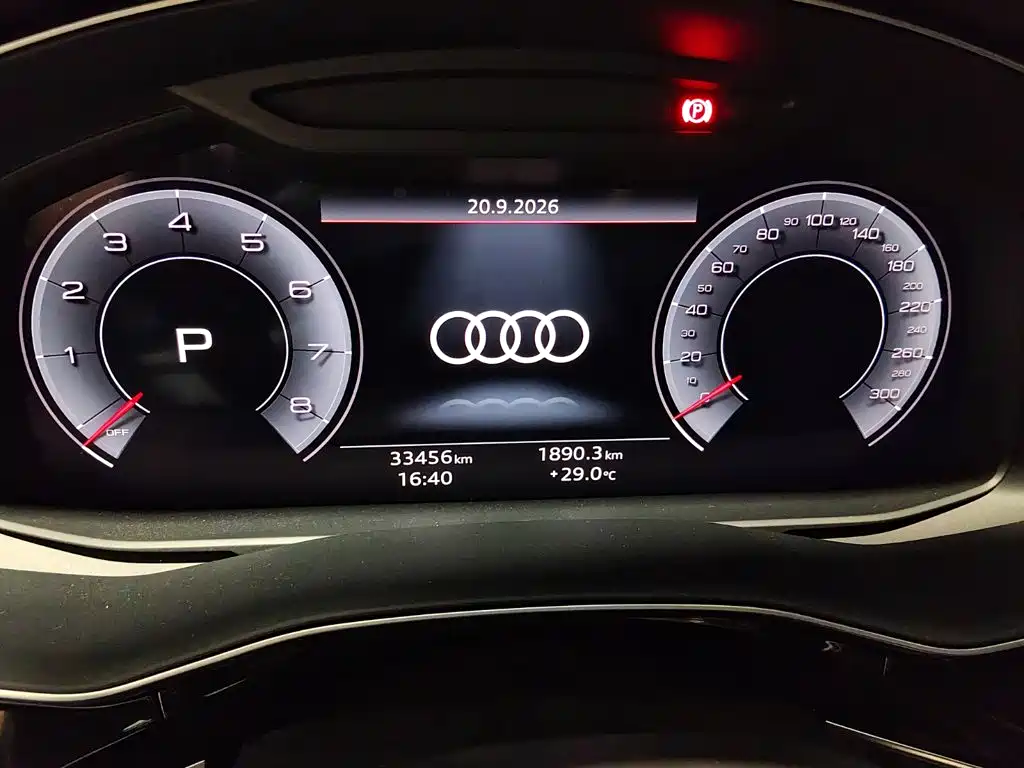 Фото 11 - Audi Q8