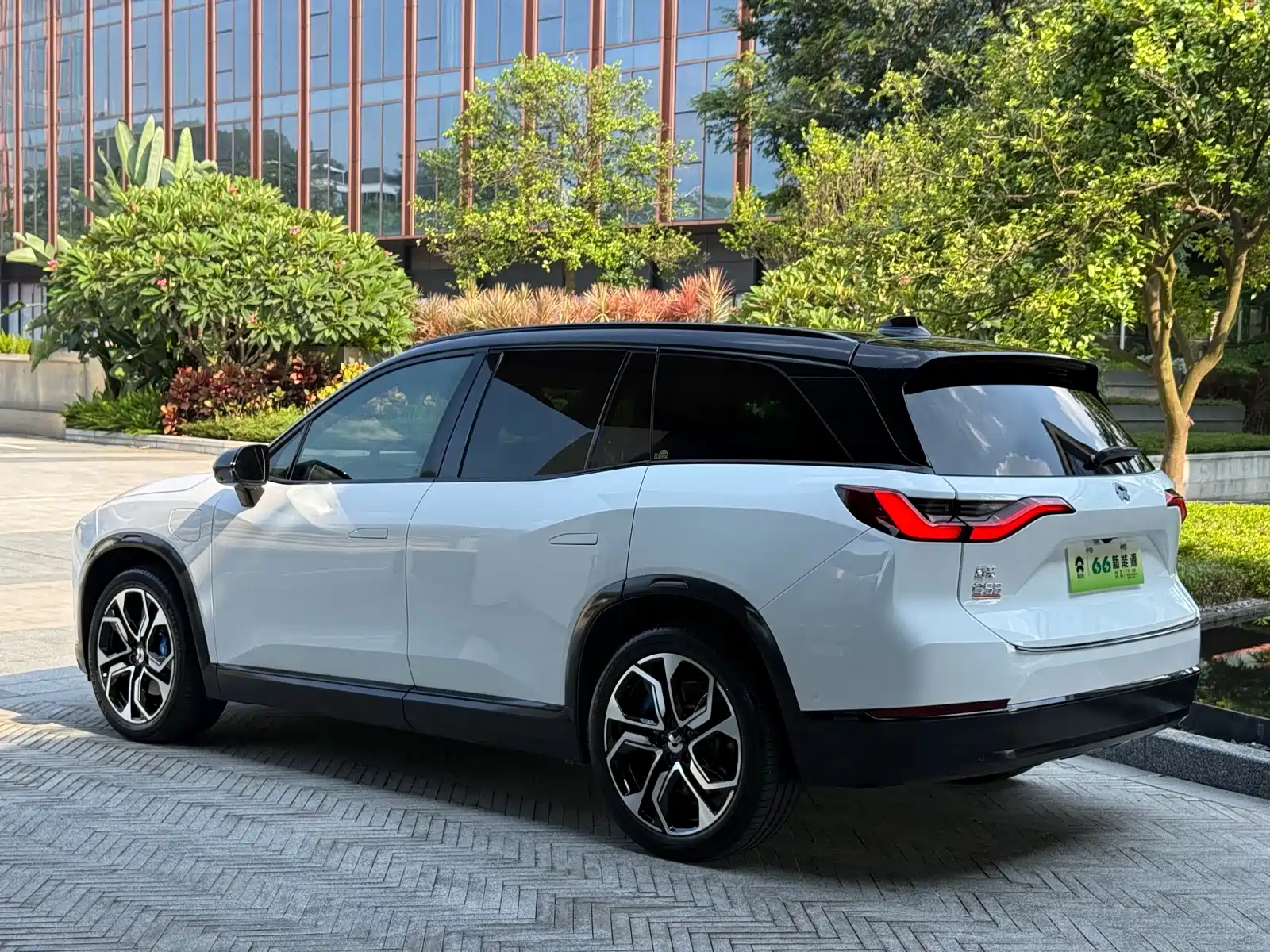Фото 5 - NIO ES8