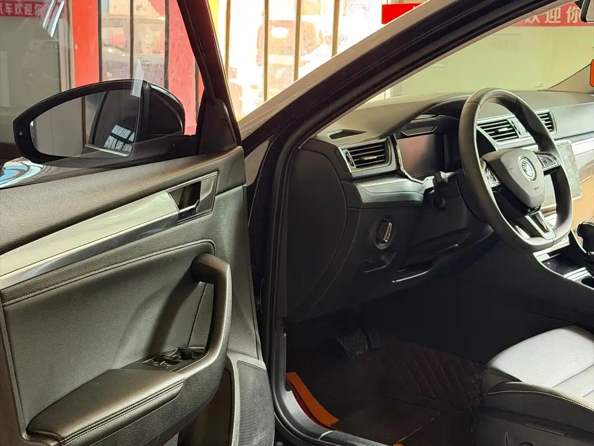 Photo 11 - Škoda Superb