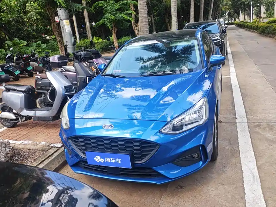 Фото 2 - Ford Focus