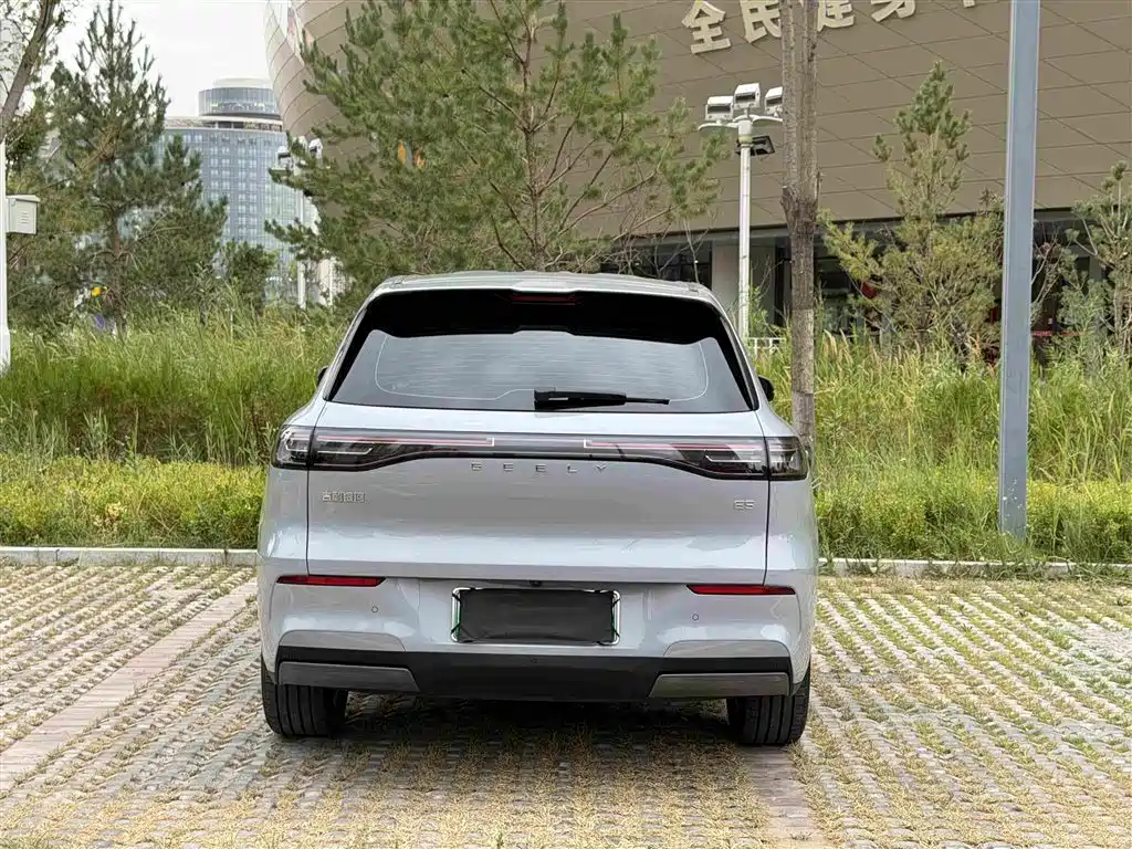 Geely Galaxy Galaxy E5 2026 2026 530km Voyager Edition