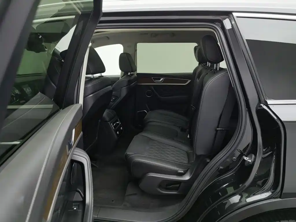 Hongqi HS7 2021 2021 2.0T DCT FWD Smart Connect Qi Chang Edition