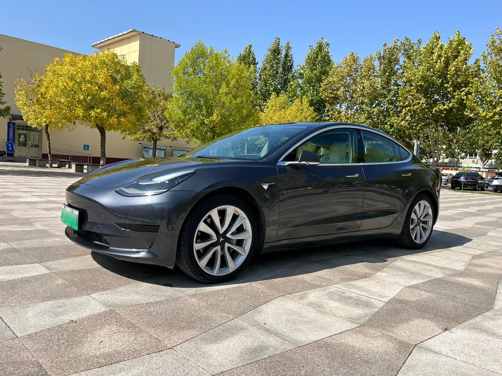 Фото 2 - Tesla Model 3