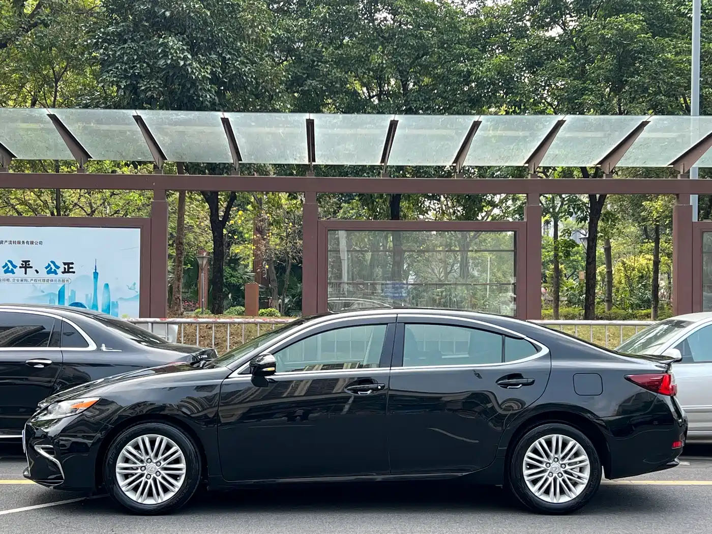 Lexus ES 2015 200 Comfort Edition фото 11