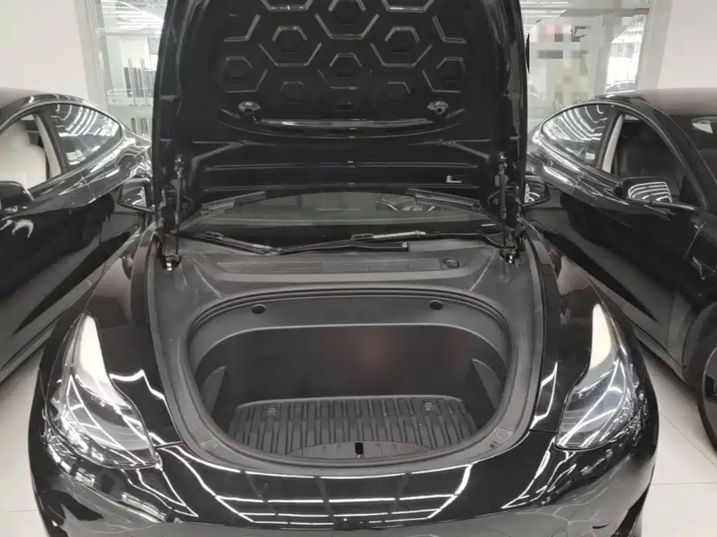 Фото 20 - Tesla Model 3