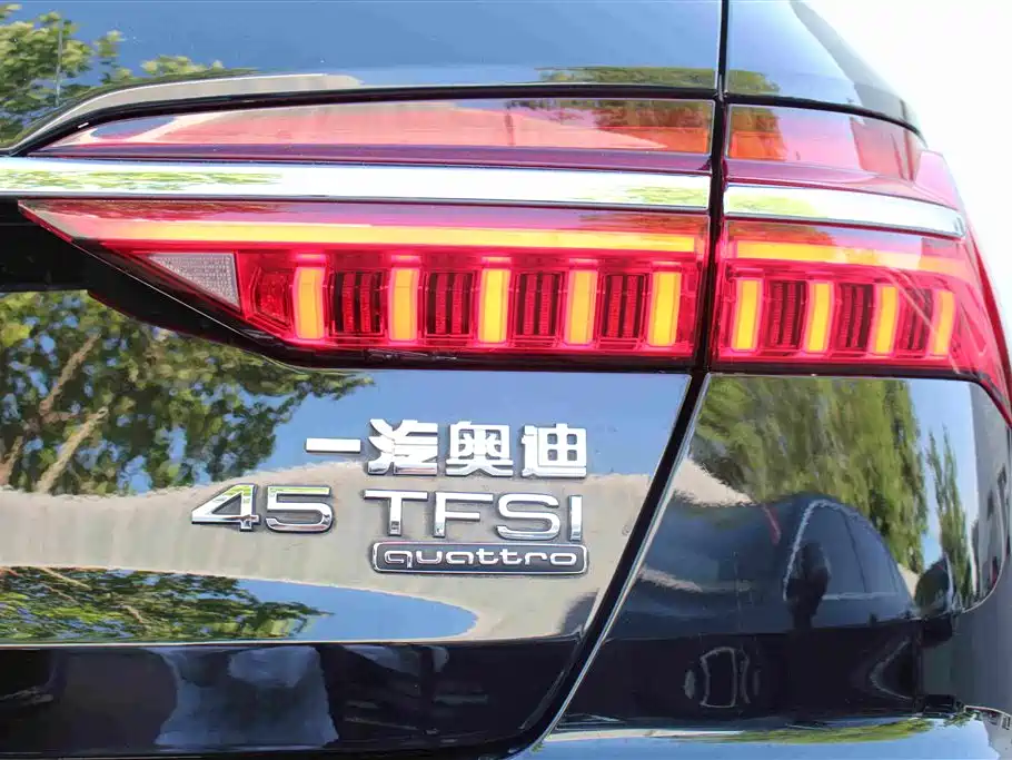 Фото 9 - Audi A6L