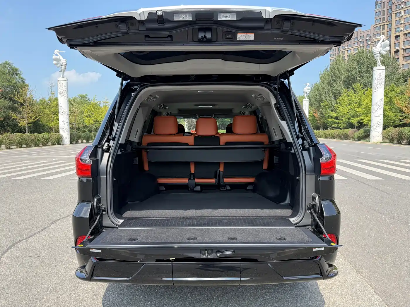 Фото 17 - Lexus LX