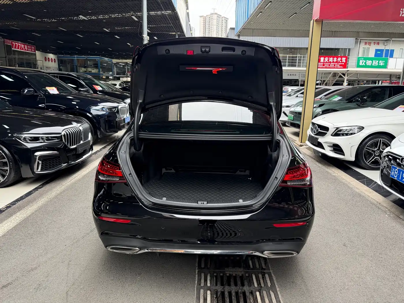 Фото 27 - Mercedes-Benz E-Class
