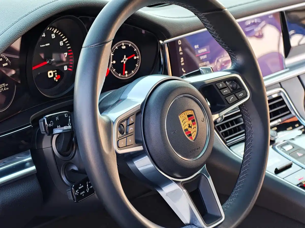 Фото 8 - Porsche Panamera